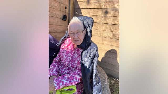 Cedar Park police search for family of woman found walking on El Salido