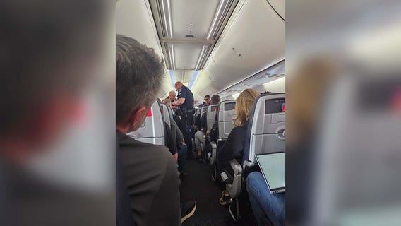 Bomb scare on Austin plane causes delays; passenger onboard speaks out