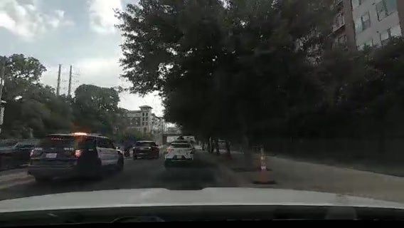 Downtown Austin police chase ends in crash