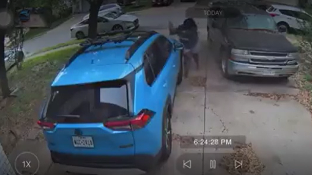 VIDEO: Woman randomly smashes car windows in Cedar Park
