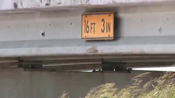 18-wheeler hits bridge in Georgetown: police
