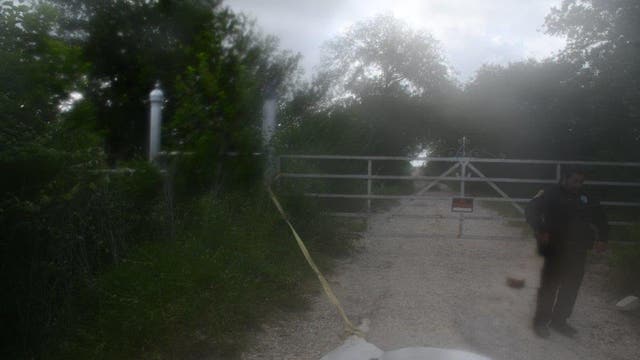 Bexar County Sheriff investigates after horse found dead, bound with tow strap