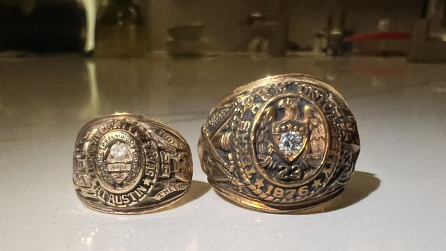 Twin dive team recovers missing Longhorn and Aggie class rings at Lake Travis