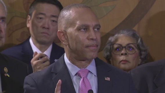 Hakeem Jefferies joins Texas democrats to help fight redistricting effort