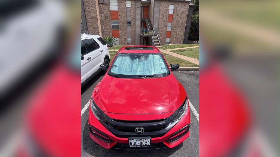 Food blogger’s car stolen with his dog inside in South Austin