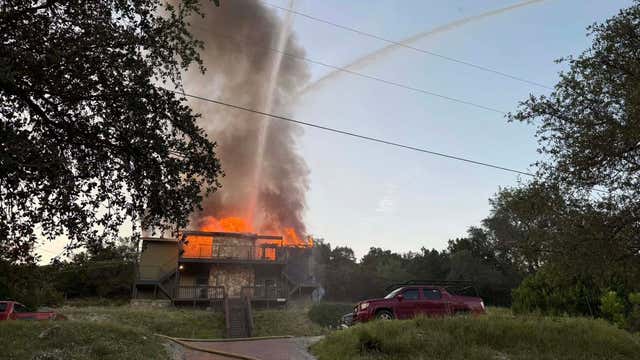 Fire destroys Travis County home