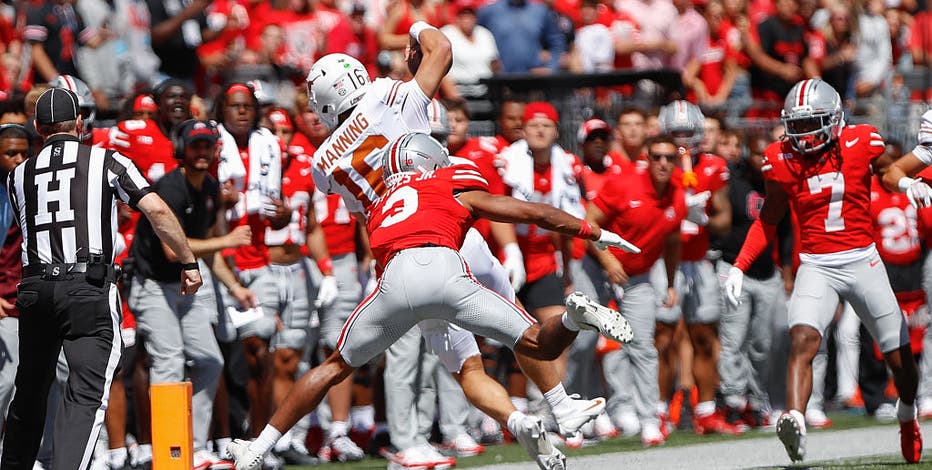 Texas scores late in 4th, but falls to Ohio State 14-7
