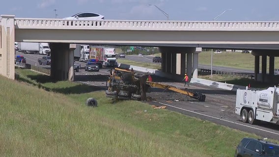 I-35 southbound lanes shut down in Georgetown after 18-wheeler crashes into overpass