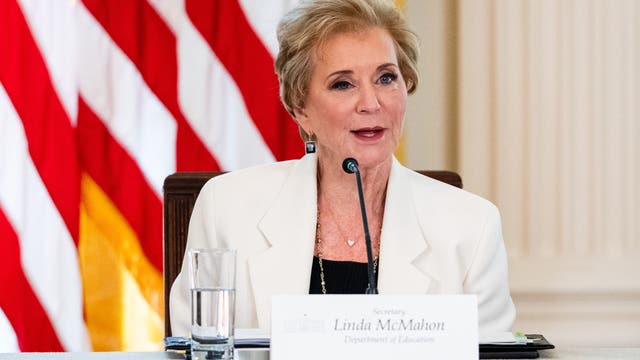 Education Sec. McMahon visits Austin school to highlight role of technology in education