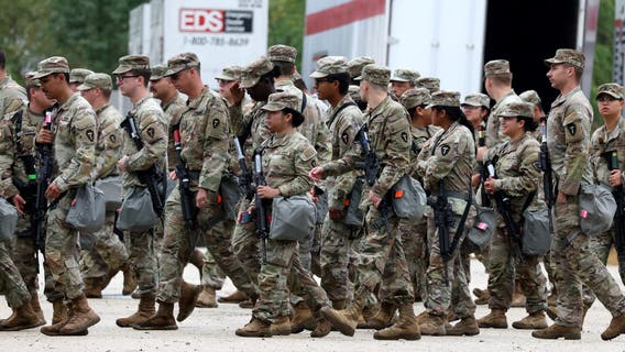 Texas National Guard troops begin tasks in Chicago area: AP