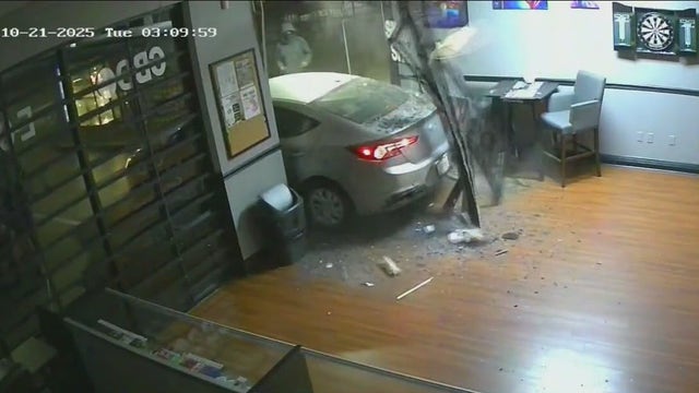 VIDEO: Suspects ram car through front door of Central Texas vape shops