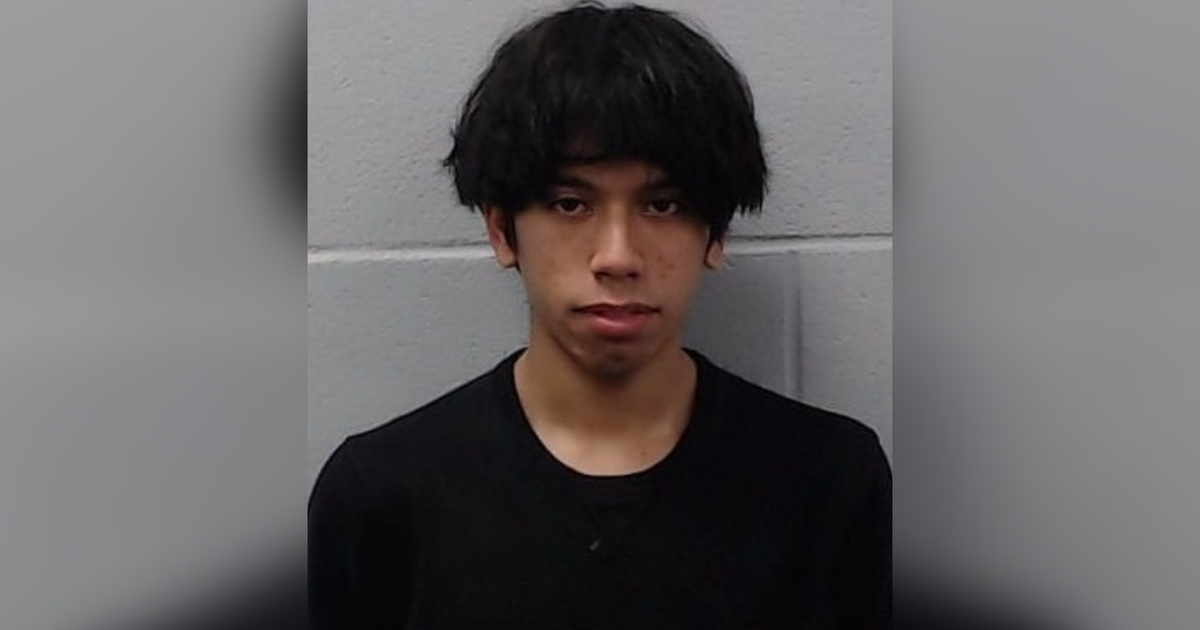 Man accused of sexually assaulting two juveniles; police say he met ...