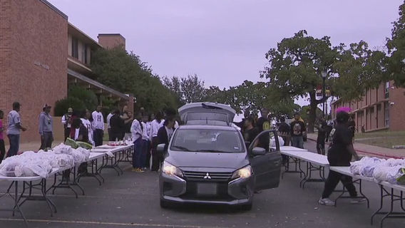 Thanksgiving: Huston-Tillotson fraternity delivers meals to Austin community