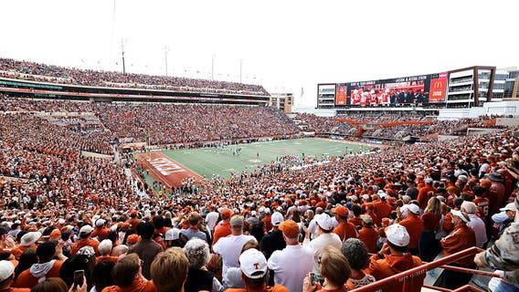 Longhorns stave off late comeback attempt from Vanderbilt for 4th win in a row