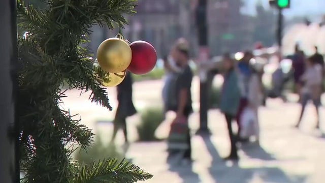 Shoppers brave long lines to do last-minute holiday shopping on Christmas Eve