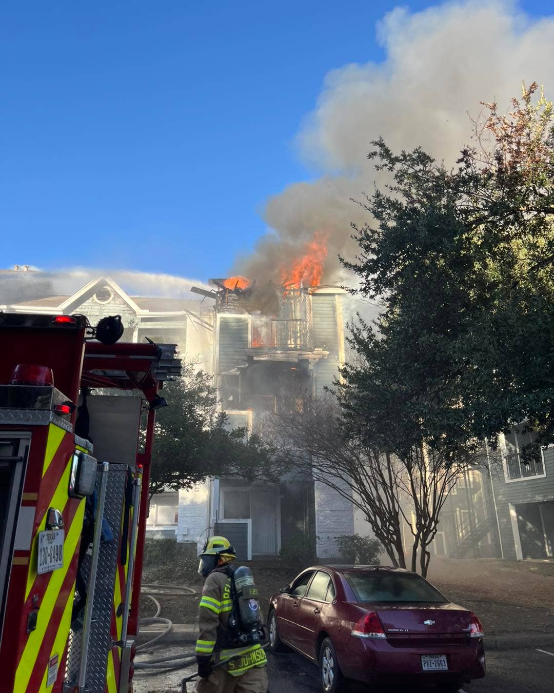 Firefighter injured when apartment collapses during Pflugerville blaze