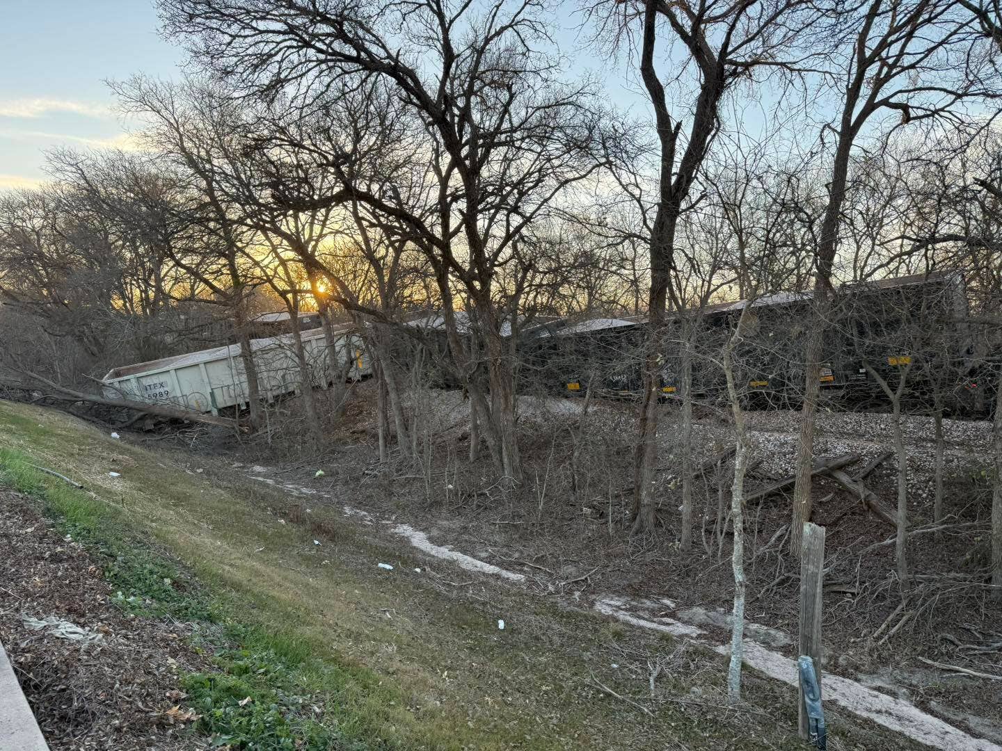 Train derails in Manor; no injuries reported