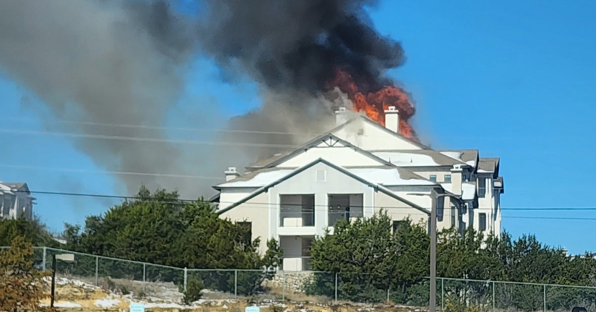 Fire at Bee Cave apartment complex; 1 firefighter injured, around 45 ...