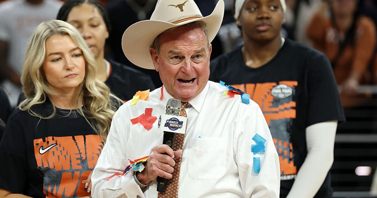 Texas women's basketball routs Michigan 77-41 to reach Final Four for second straight year