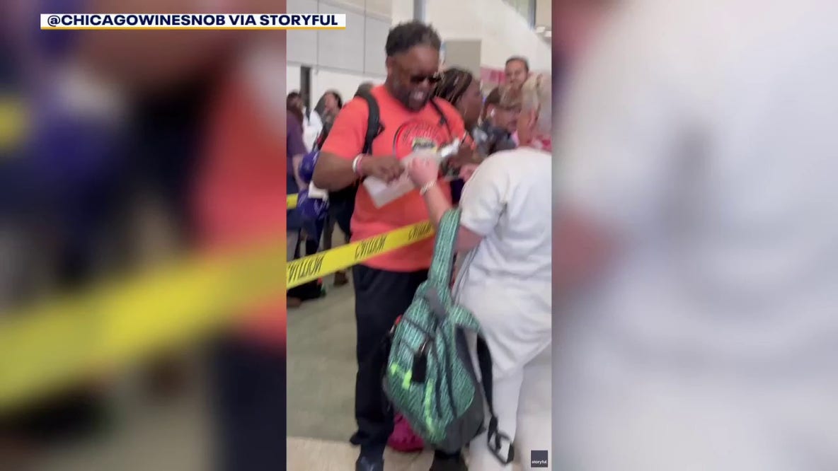 Houston TSA lines: Man passes out vodka shots while waiting