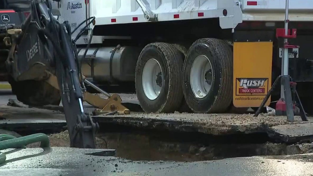 Water main break in downtown Austin; large hole in ground causes delays