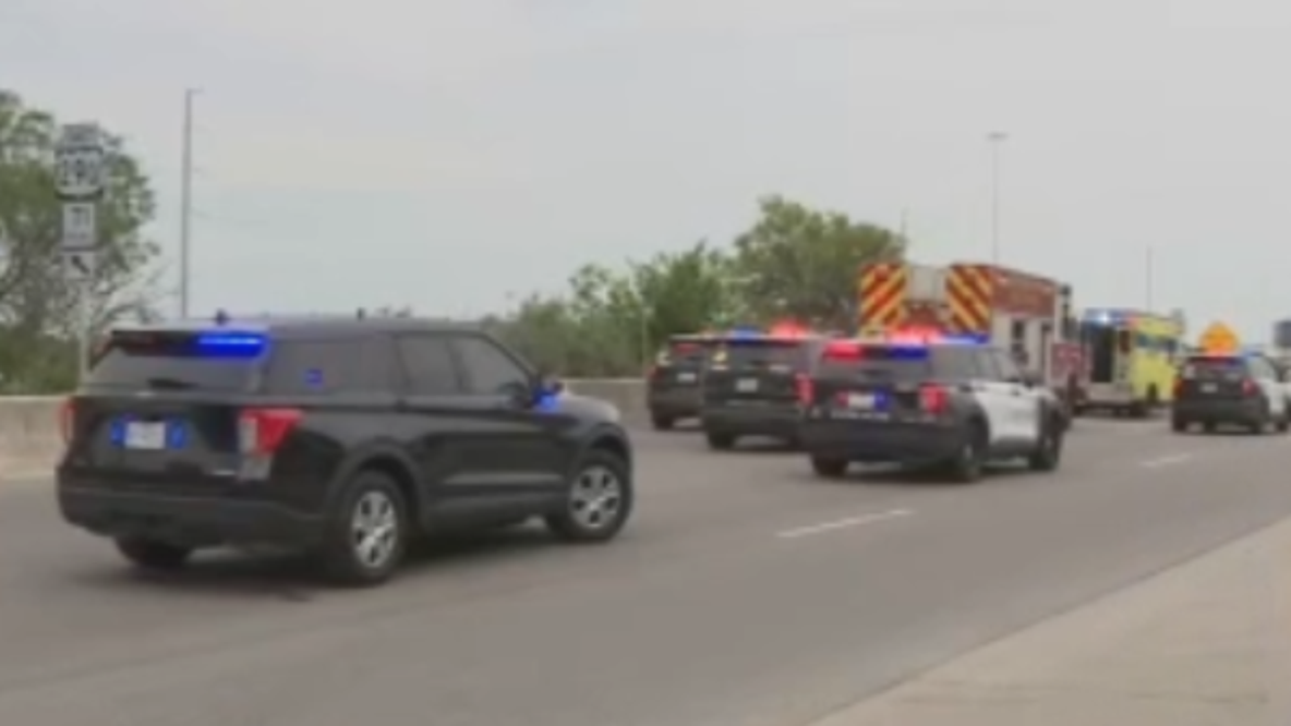 Man damages 4 cars after throwing objects from overpass on Ben White Blvd.: APD