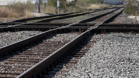 6 people, including 14-year-old, found dead in Laredo train car likely killed by Texas heat