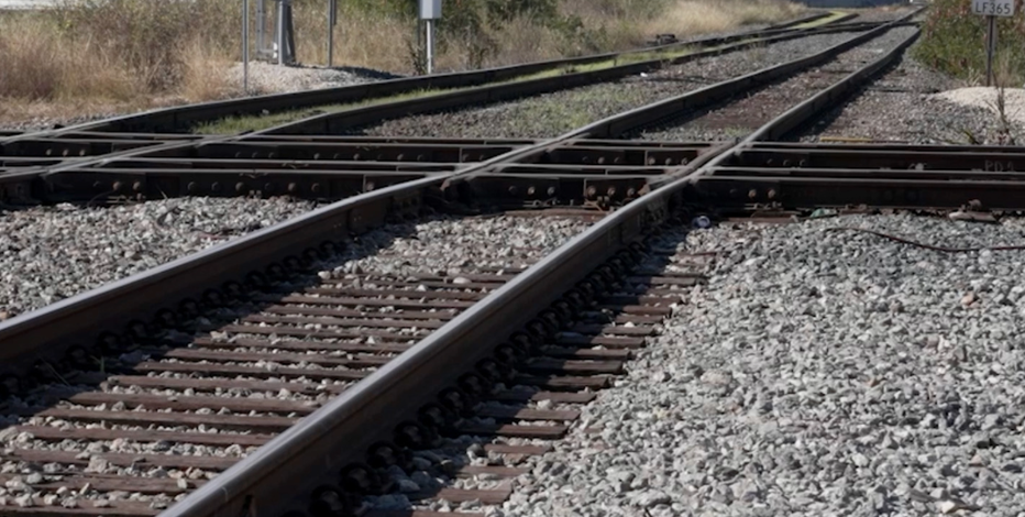 6 people, including 14-year-old, found dead in Laredo train car likely killed by Texas heat