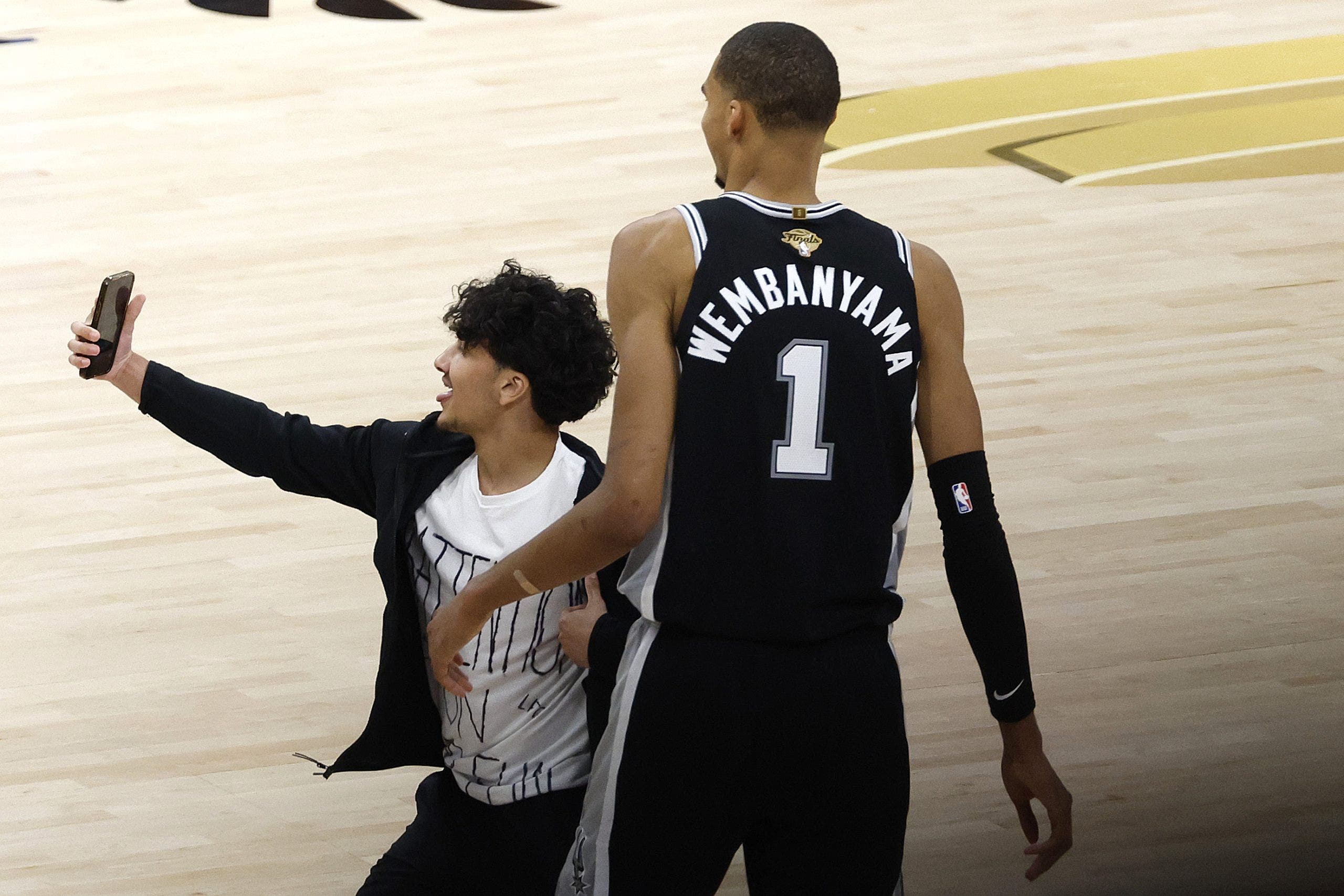 2 fans banned from NBA arenas for life after incident during Game 1 of Finals: report