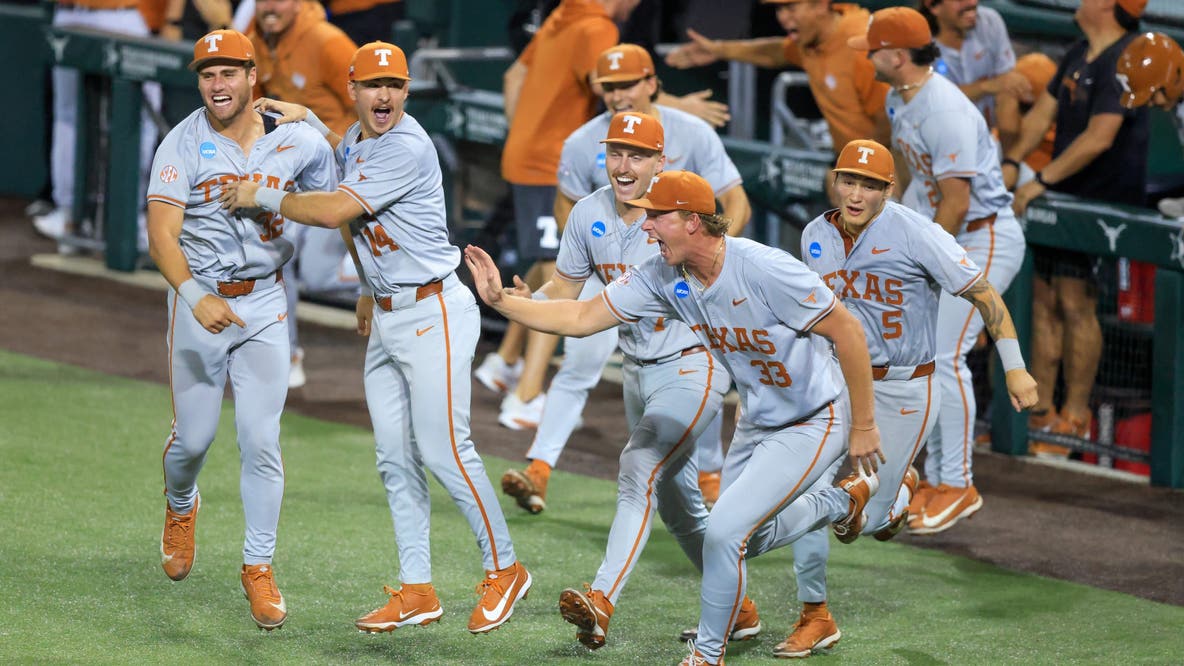 Men's College World Series: Texas Longhorns advance with win over Oregon
