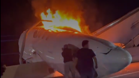 South Texas motorists use sledgehammers, shovels to rescue survivors of fiery plane crash