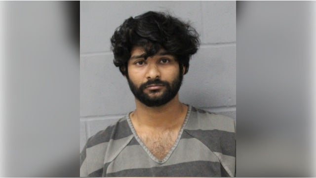 Total Wireless employee arrested for sending customer's nudes to his own phone: affidavit