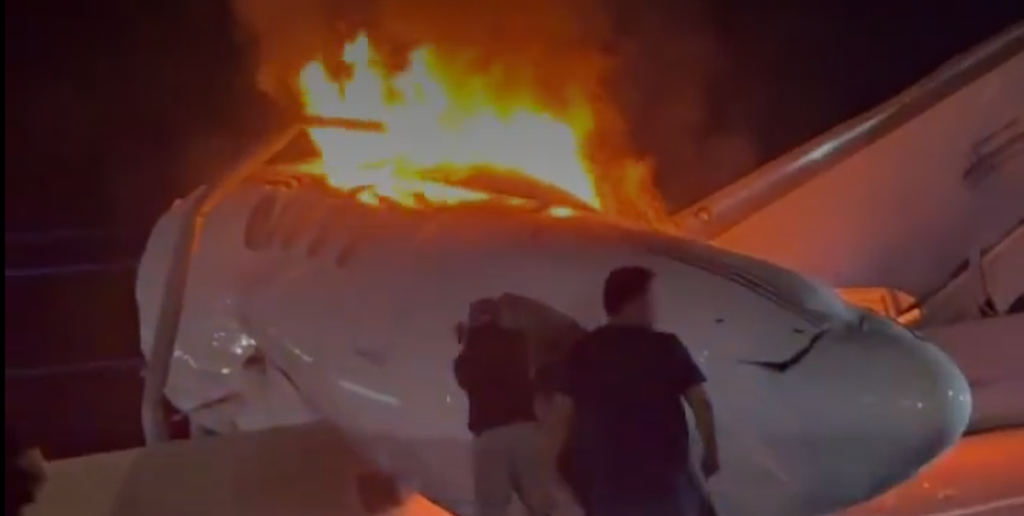 South Texas motorists use sledgehammers, shovels to rescue survivors of fiery plane crash