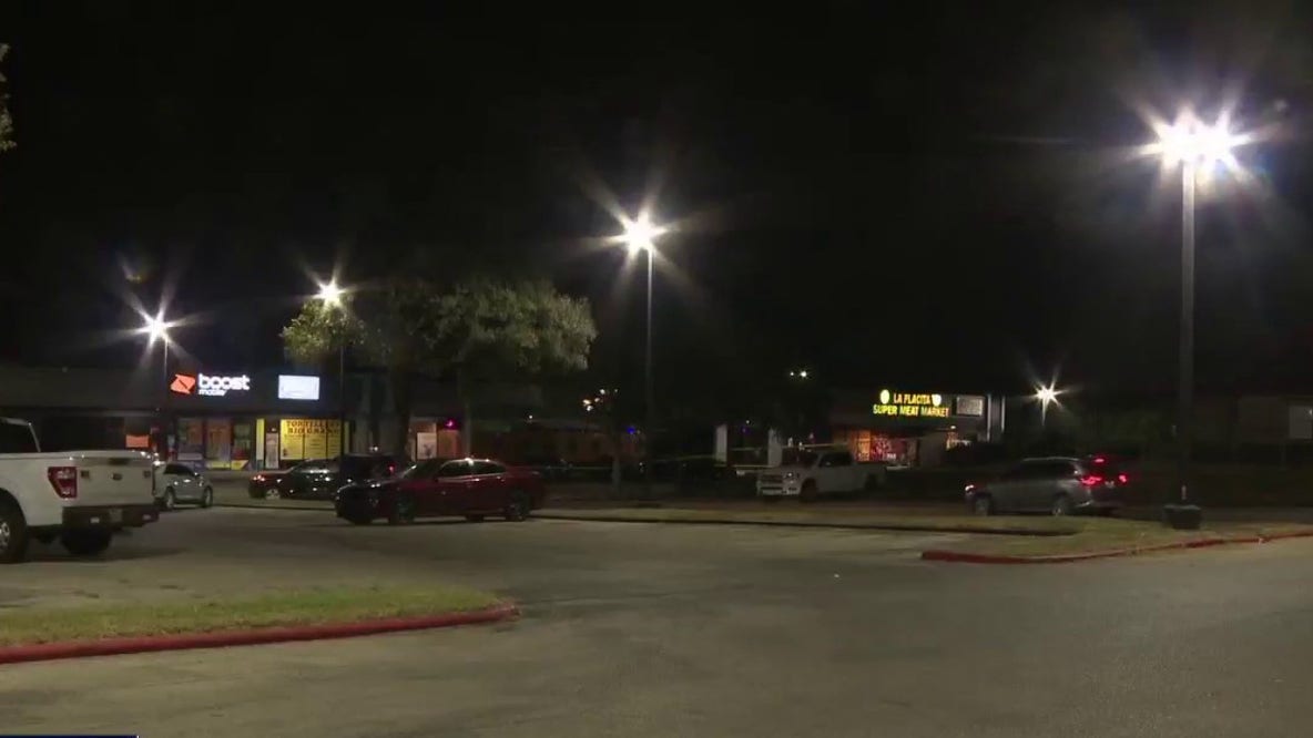 Man killed, another injured in late-night shooting outside North Austin business