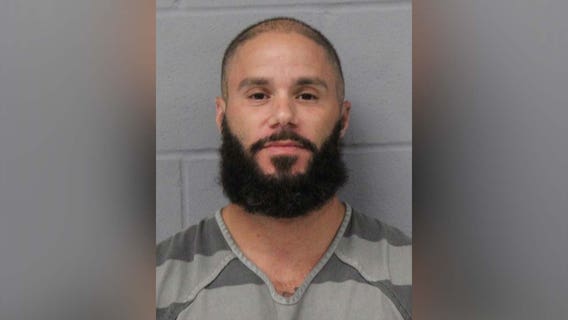 Pflugerville man arrested for stalking his girlfriend: police