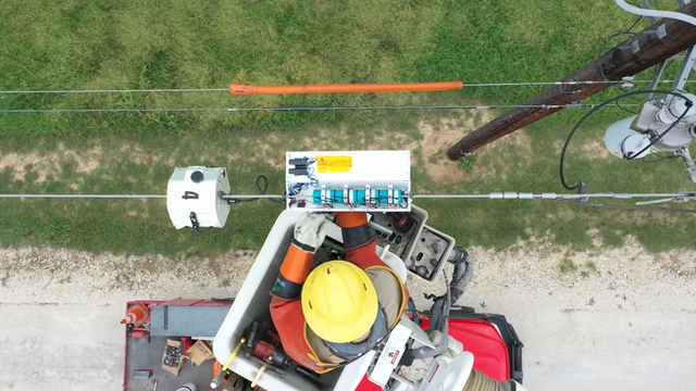 New device being developed at UT Austin to help spot problems on power grid