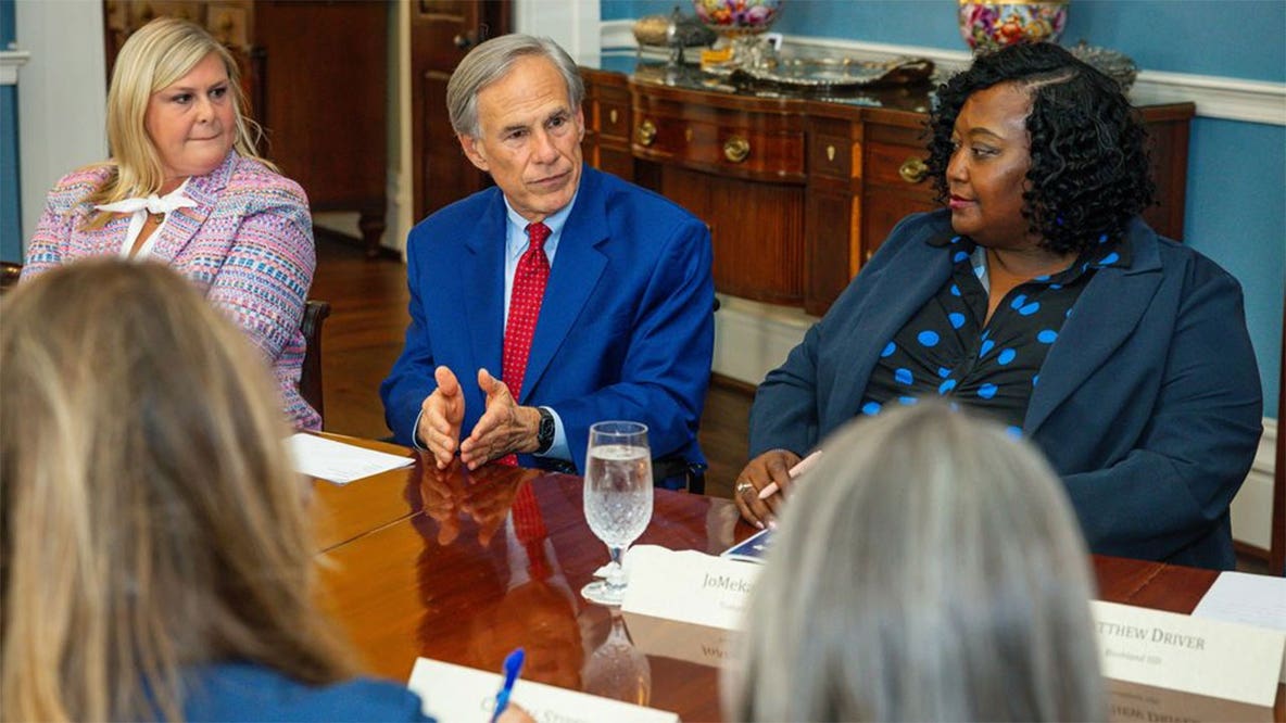 Abbott lays out 3 priorities for Texas Classroom Commission at inaugural meeting