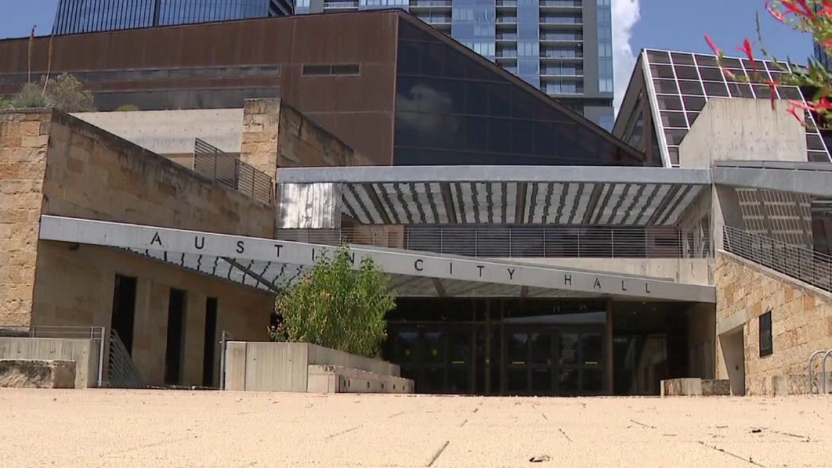 ICE arrests in downtown Austin sparks protests outside City Hall