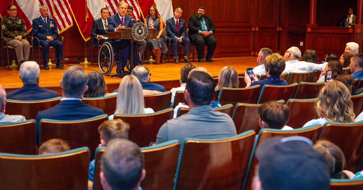 Gov. Abbott presents Texas Legislative Medal of Honor to military heroes