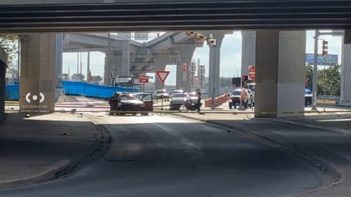 2 kids, 1 adult hospitalized after crash on I-35 service road