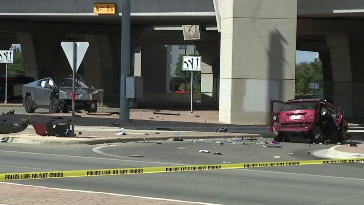 2 kids, 1 adult hospitalized after crash on I-35 service road