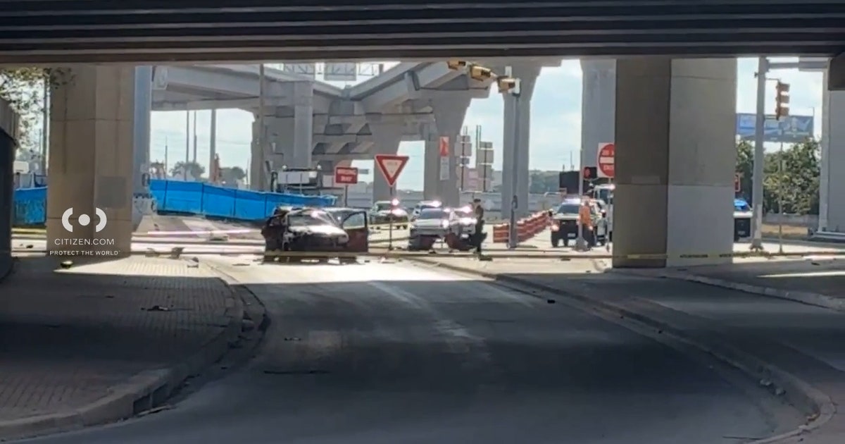 2 kids, 1 adult hospitalized after crash on I-35 service road