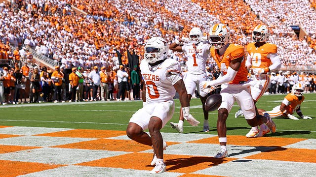 No. 1 Texas Longhorns holds off No. 14 Tennessee Vols 20-17 in Knoxville