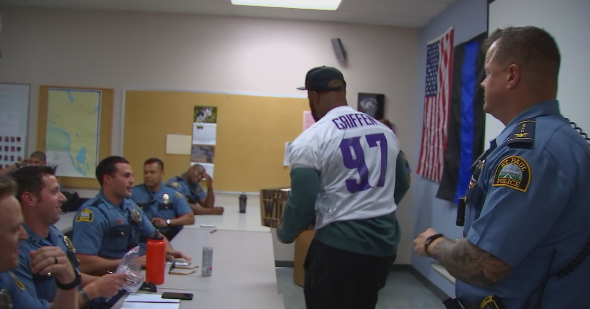 Alex Ripplinger Vikings players honor first responders during St. Paul police station ...