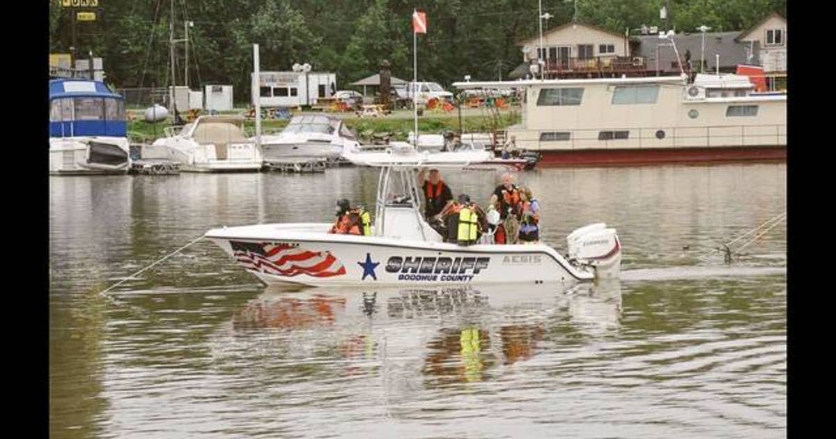 Two boaters rescued after craft collides with barge on Mississippi ...