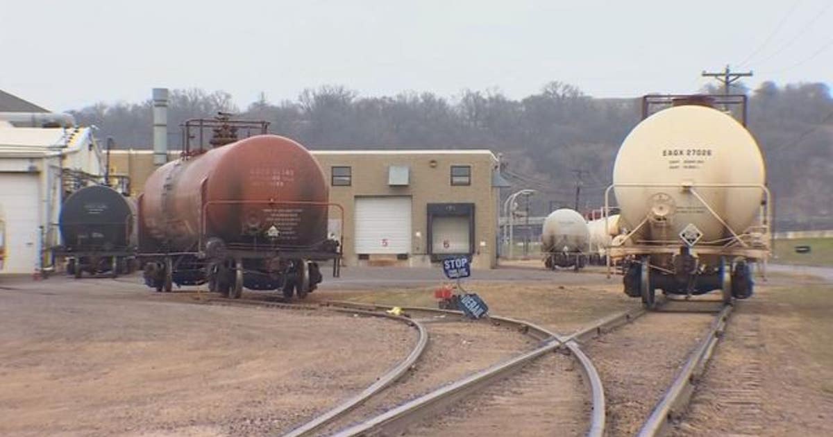 Rail worker dies after pinned between two train cars in St. Paul | FOX ...