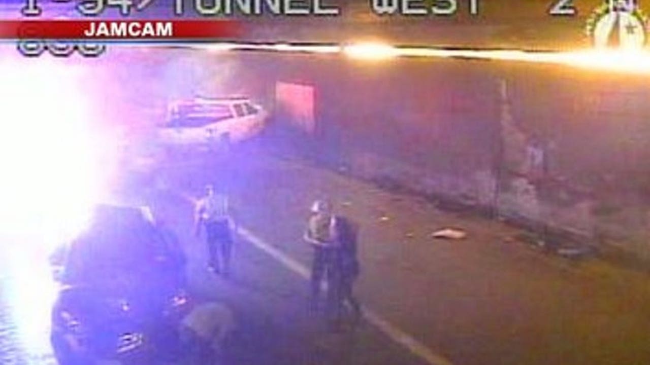 Crash shuts down Lowry Hill Tunnel, clogs I94 in Minneapolis