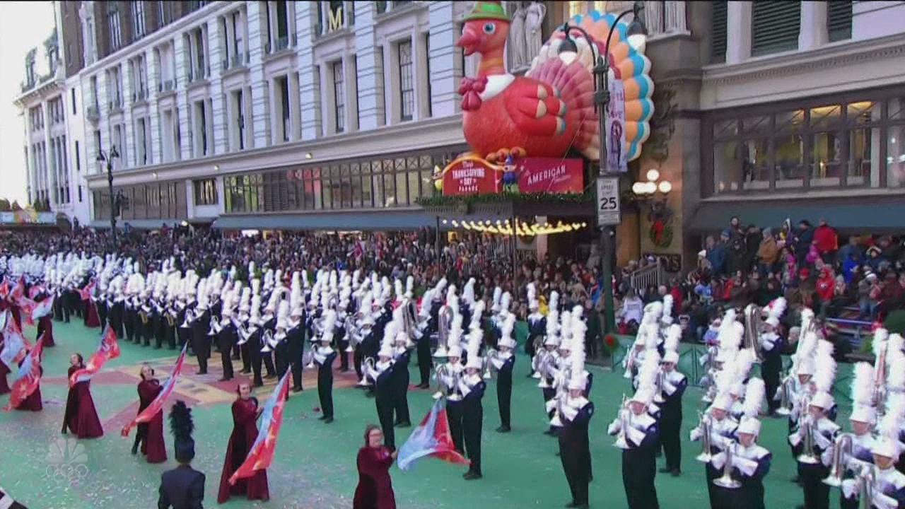 Rosemount HS marching band performs in Macy's parade