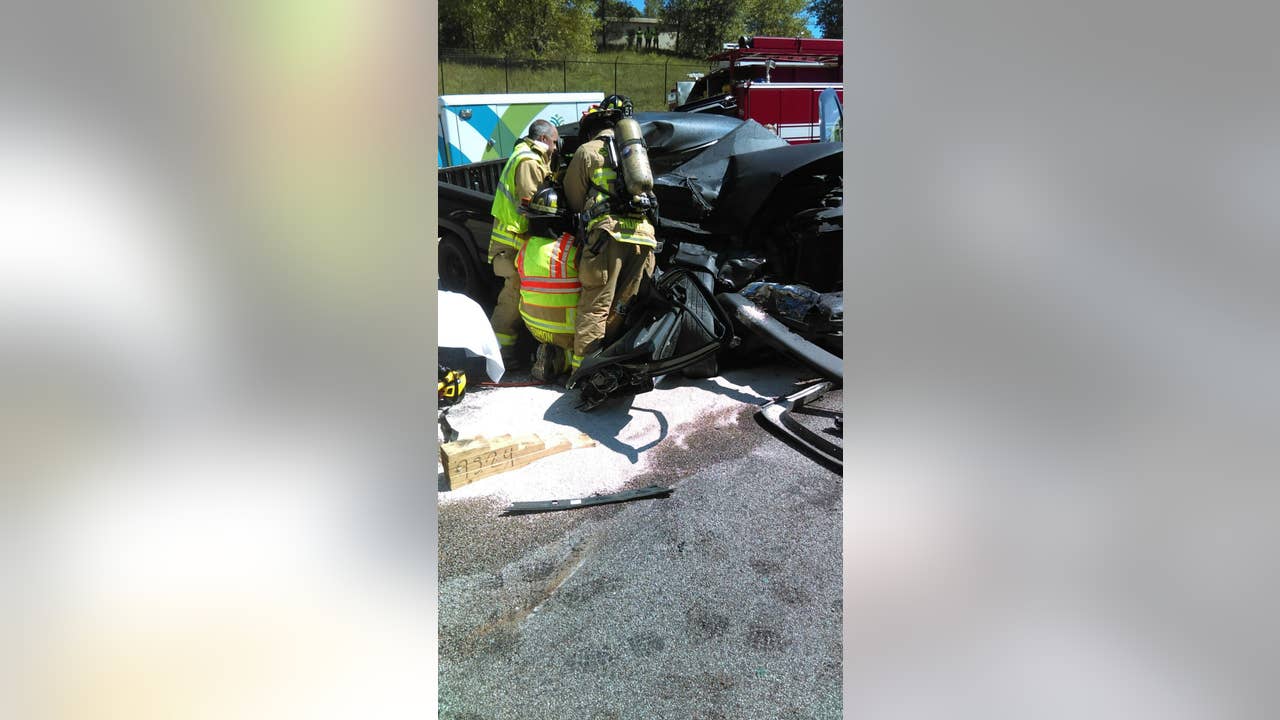 Woman remains hospitalized after Shakopee crash, bystanders render aid