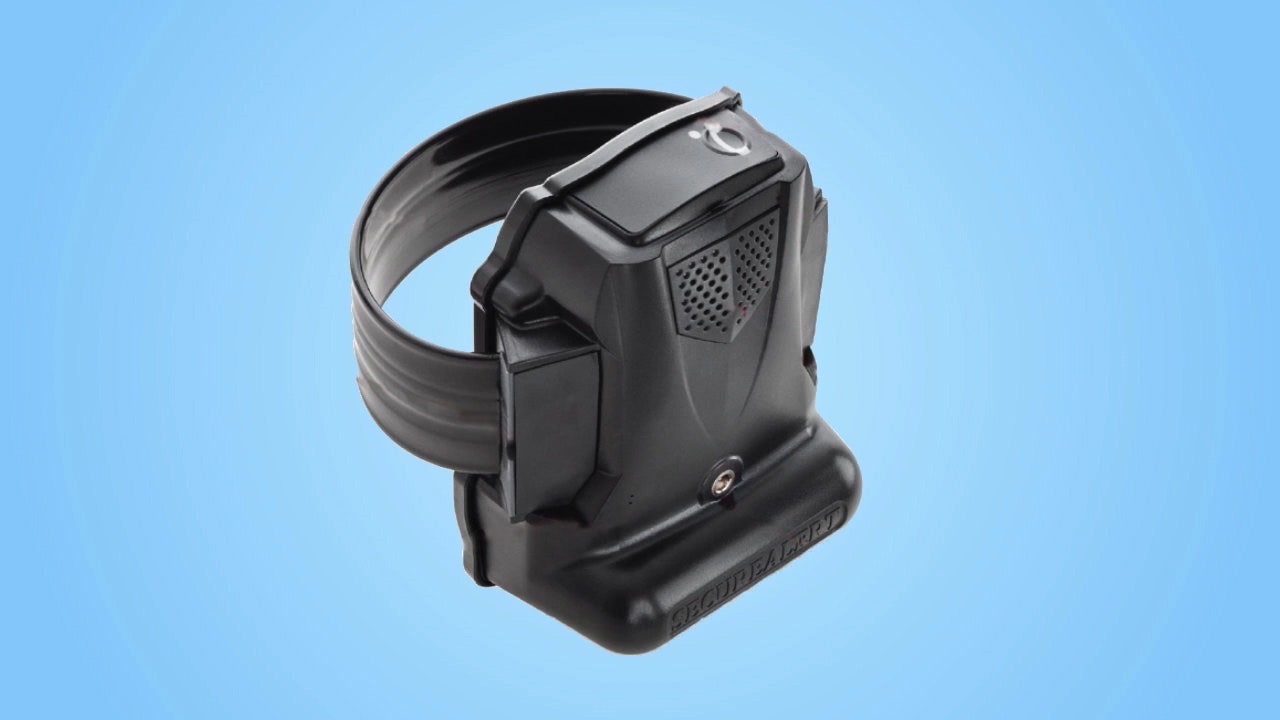 GPS Tracker for Prisoner Ankle Bracelet Key Locker and Monitoring Software  - China GPS Track, GPS Watch for Quarantine People | Made-in-China.com